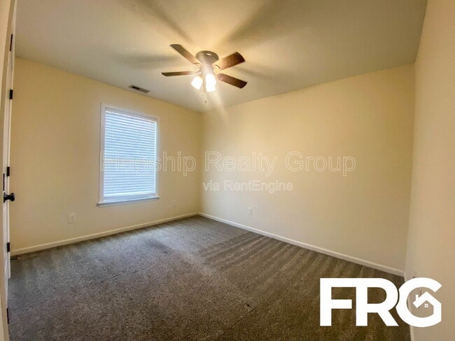 Building Photo - 200 Willow Pond Dr