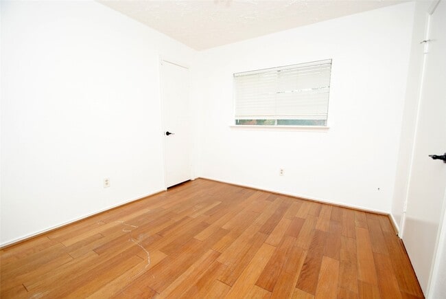 Building Photo - 16311 La Luna Dr