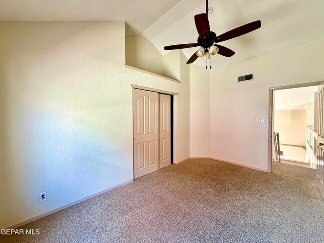 Building Photo - 1013 Via De La Paz Dr