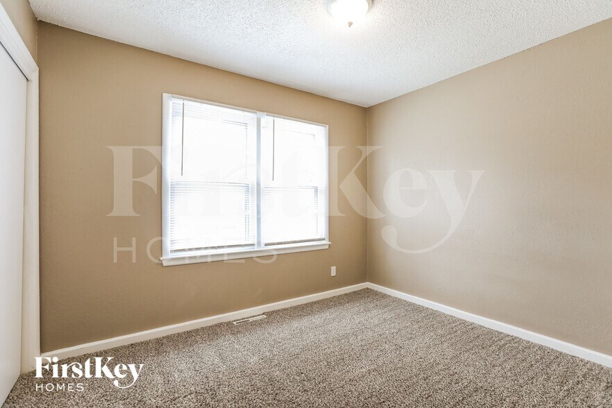 Building Photo - 9313 Fairwood Dr