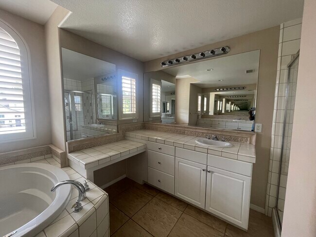 Building Photo - 21827 Taylor Ct