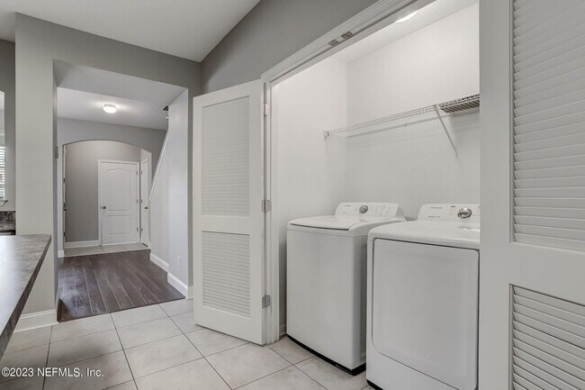 Building Photo - 4220 Plantation Oaks Blvd