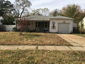 Building Photo - 1819 S Roanoke Dr