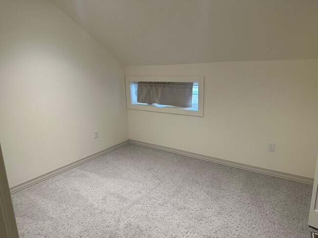 Building Photo - 38 Ladds Ln