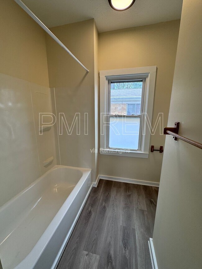 Building Photo - 1855 Flint Ave