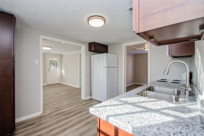 Building Photo - 1051 W Little York Rd