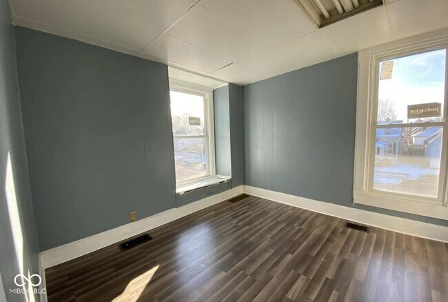 Building Photo - 529 West Washington St