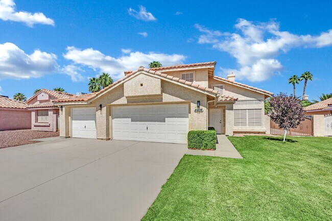 Building Photo - Step into this charming 3-bedroom, 3-bathr...