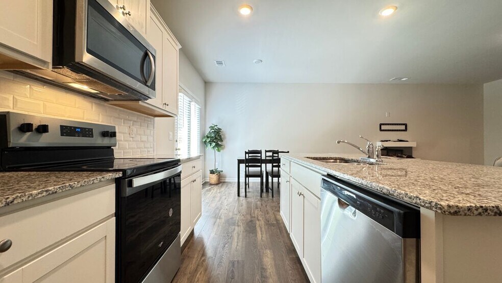 Building Photo - 488 Stoneybrook Dr