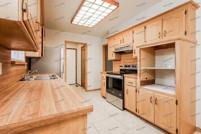 Building Photo - 6617 Edgebrook Rd