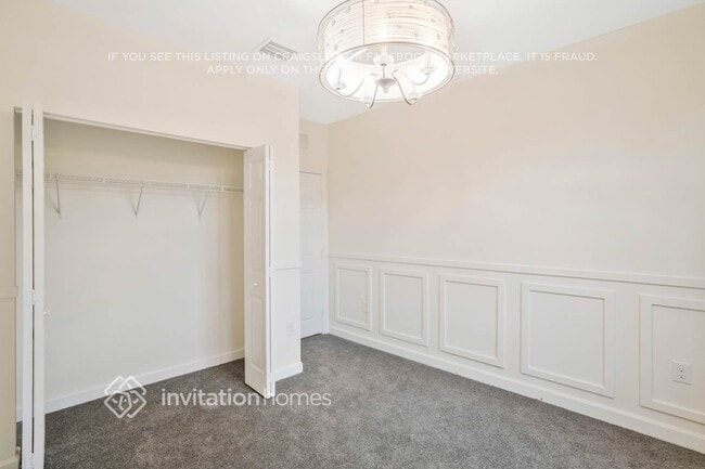 Building Photo - 132 NE 27th Terrace