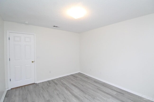 Building Photo - 2432 Gulf Breeze Ave