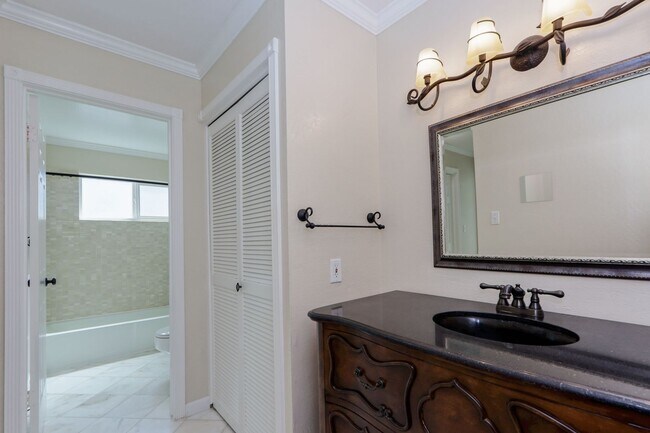 Building Photo - 1BR/1BA Pet-Friendly Top-Floor Condo with Bonus Room & Resort-Style Amenities | San Mateo | YouTu...