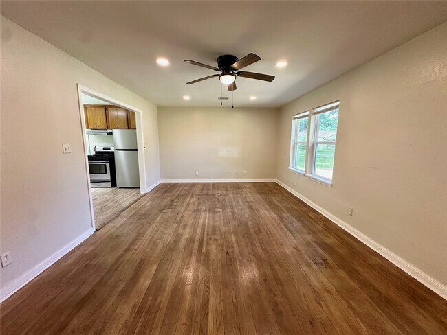 Building Photo - 6 E Southlawn Ave