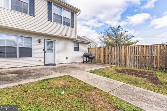 Building Photo - 6103 Red Squirrel Pl