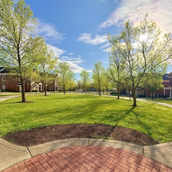 Courtyard - Courtyard Village Apartments