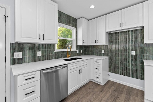 Building Photo - 1307 Yorkshire Dr