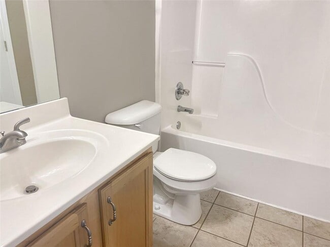 Building Photo - 3033 Kentmere Dr