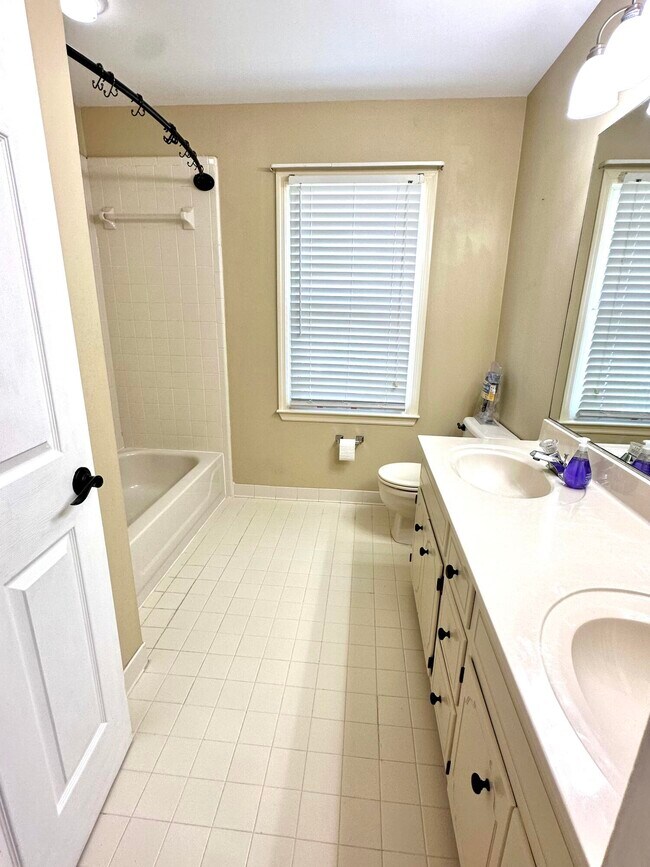 Building Photo - 527 Brandermill Rd