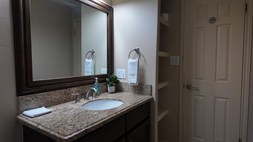 Building Photo - 1809 Highland Park Ave