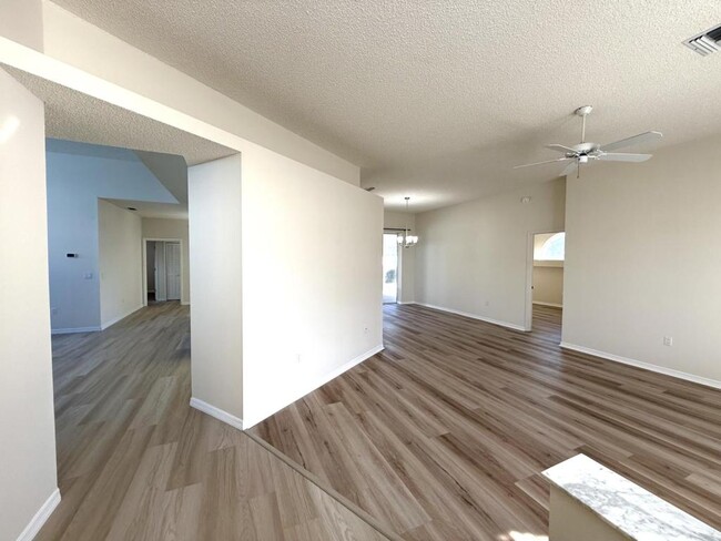 Building Photo - 5408 Los Palos Dr