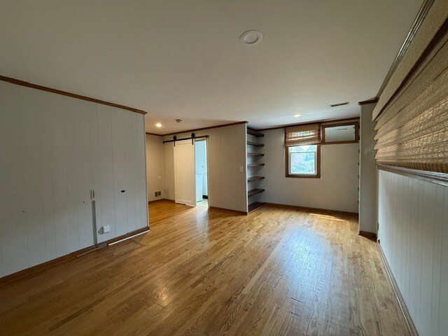 Building Photo - 1000 E Touhy Ave