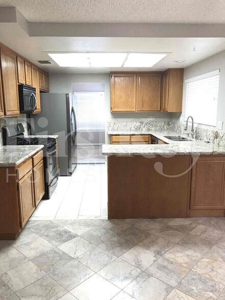 Building Photo - 344 Templeton Dr