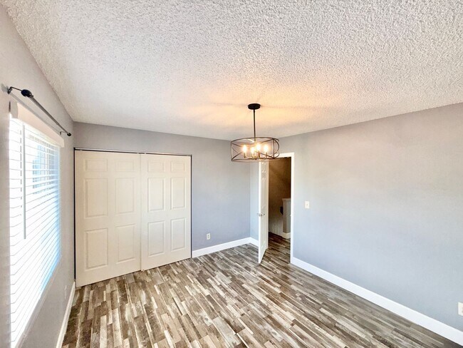 Building Photo - 7618 Lexington Manor Dr