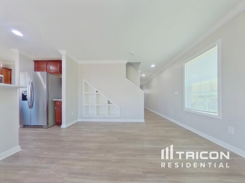 Building Photo - 313 Fairford Rd