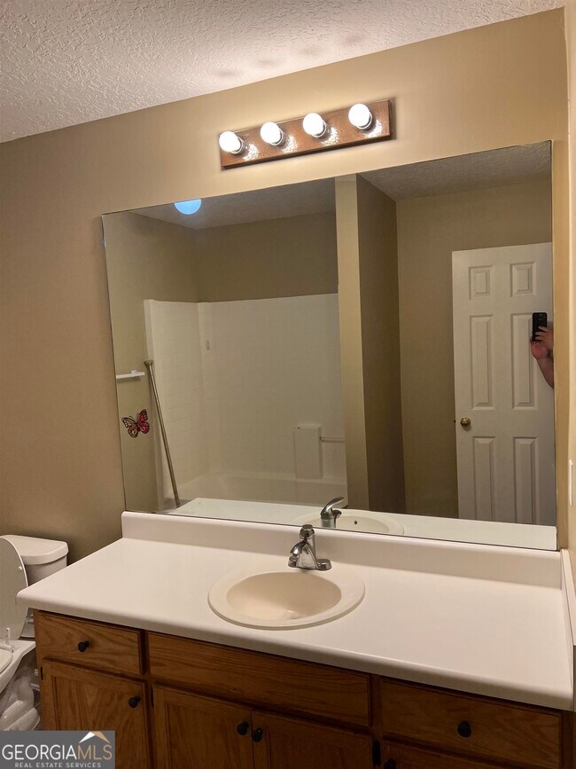 Building Photo - 204 Old Pond Dr W
