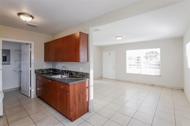 Building Photo - 1231 NE 214th St