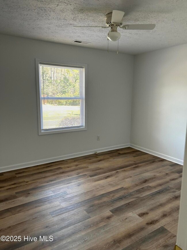 Building Photo - 153 Graystone Rd
