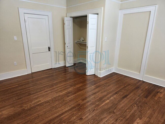 Building Photo - Newly Renovated Immaculate Condo In Hillcrest!!!!! Just Blocks from UAMS!!
