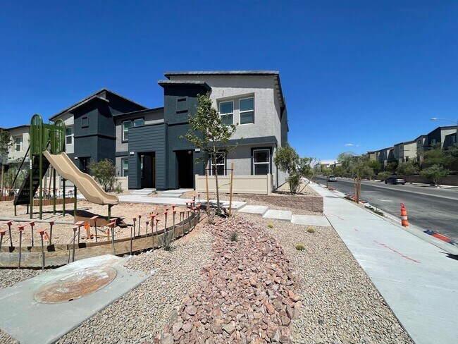 Building Photo - Beautiful Townhome In Henderson