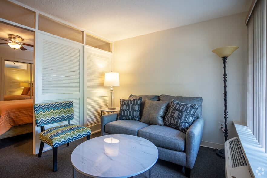 1BR,1BA 425 Sqft - Quarter Inn Apartments