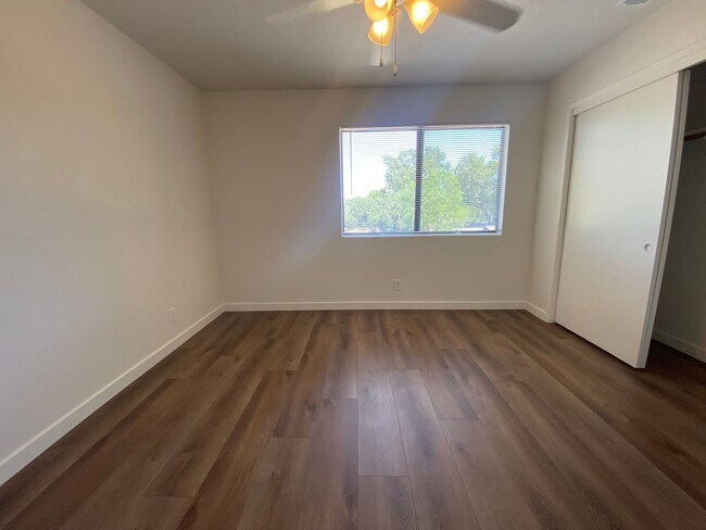 Building Photo - Downtown Duplex