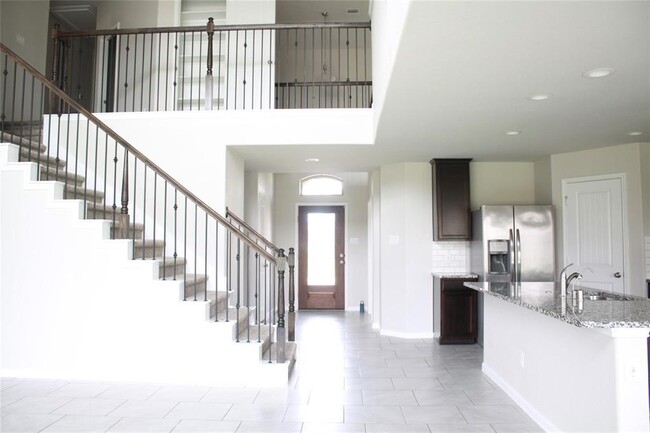 Building Photo - 18319 Pin Oak Lake Dr