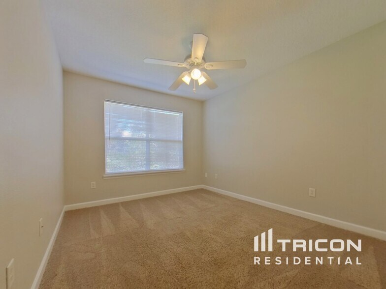 Building Photo - 1055 Golf Point Loop