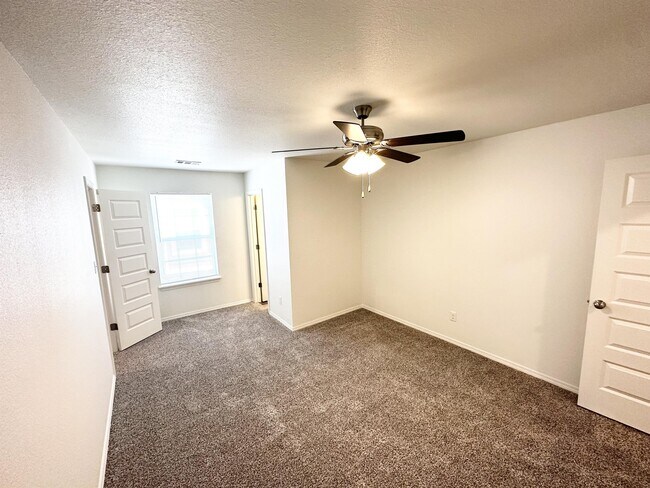 Building Photo - 875 S Amarillo Ave