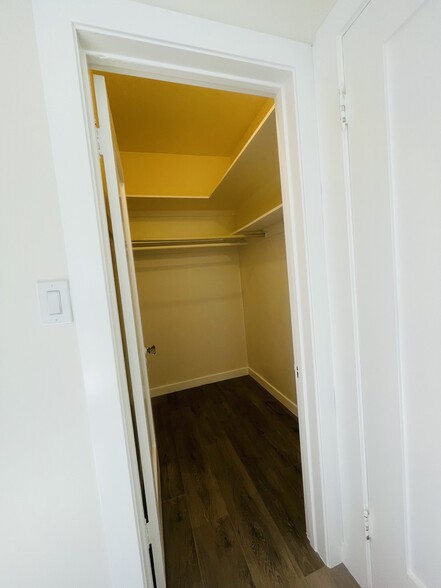 Building Photo - 1208 S St Andrews Pl