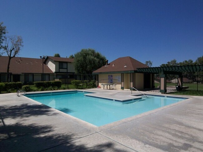 Building Photo - REMODELED 2BR; 1BA end unit condo w/ 1 car garage & 1 parking space