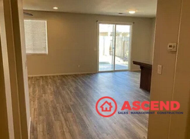 Building Photo - Alluring Home In Rosedale Area!