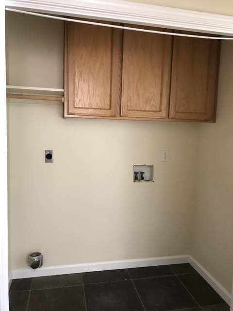 Building Photo - Beautiful 3 bedroom, 2.5 bath two story home