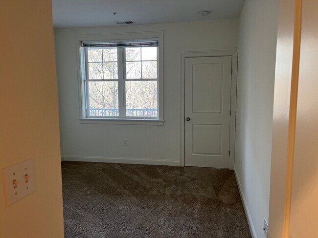 Building Photo - 39 Taylor Dr