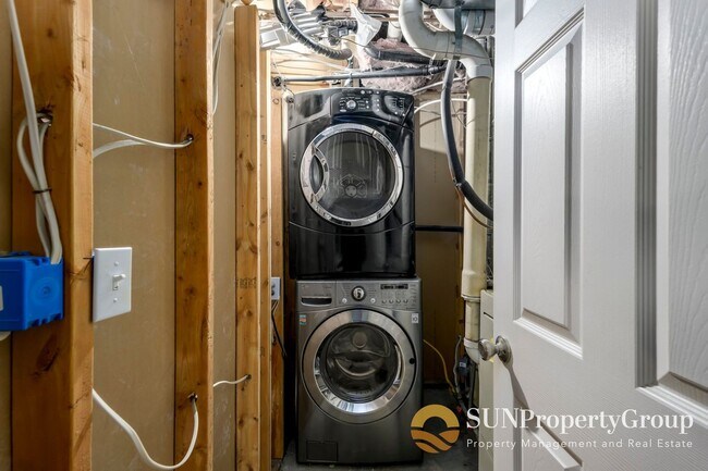 Building Photo - Large Basement Apartment in Great South Jordan Location!