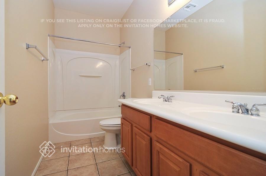 Building Photo - 3645 W Jacksonville Dr