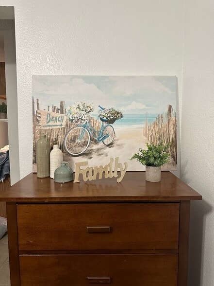 Building Photo - 2410 Rio Dr