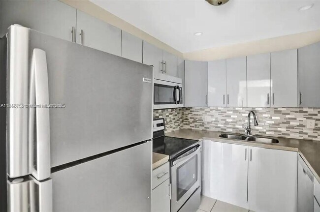Building Photo - 6361 N Falls Cir Dr