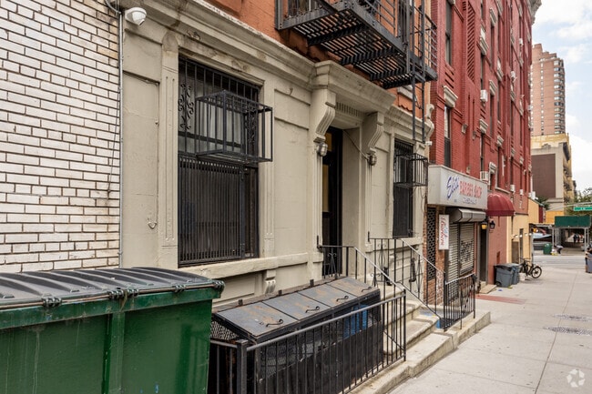 Building Photo - 245 E 94th St