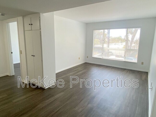 Primary Photo - 2825 Third Ave